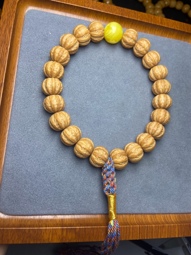 土豪料雕刻飞碟京八棱手持22颗 