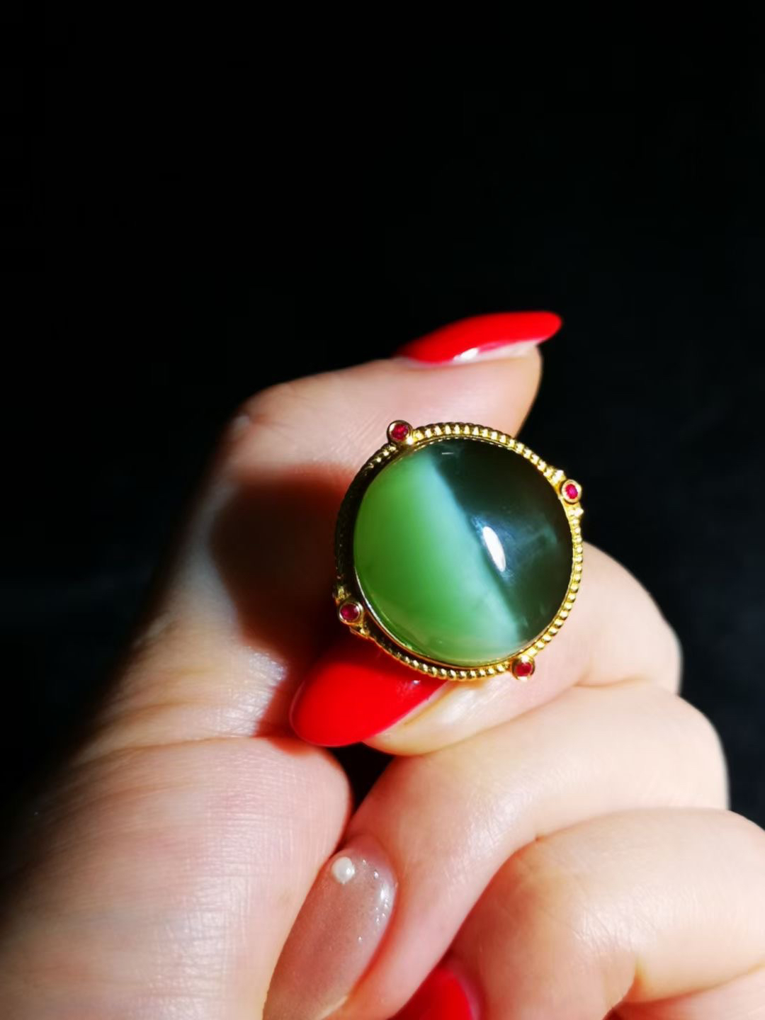 18K镶嵌碧玉猫眼戒指