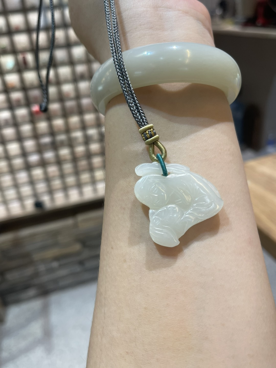 精品天然和田玉吊坠