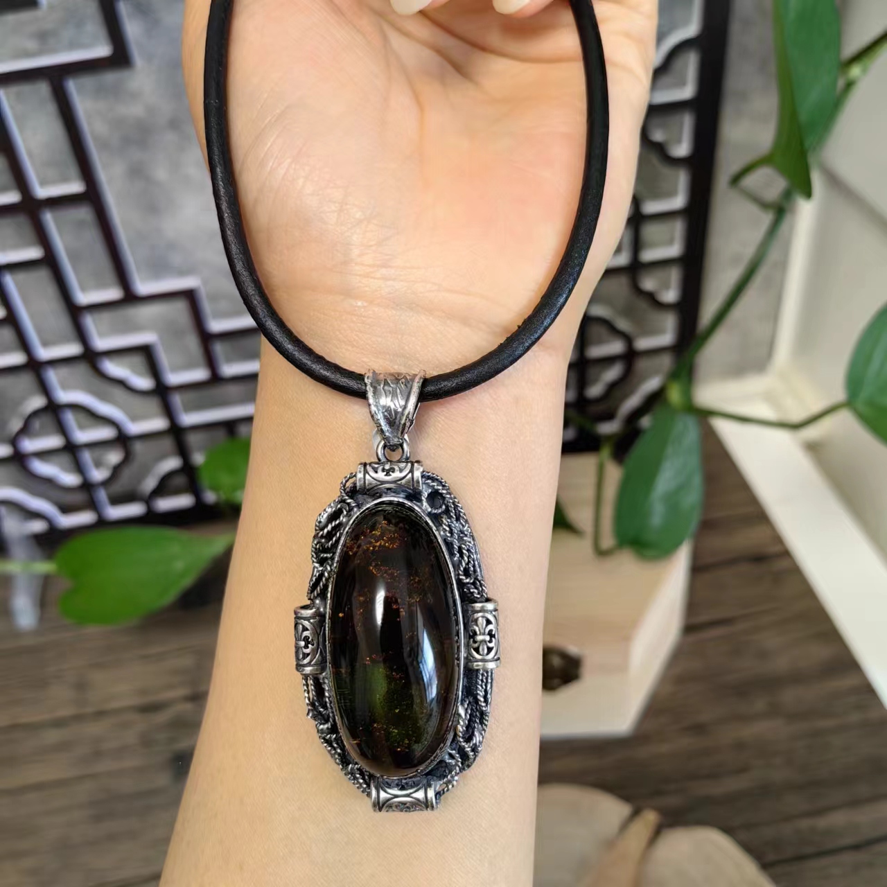 LYliuyng天然琥珀蜜蜡吊坠项链纯手工银镶琥珀国风项链坠（送皮绳）