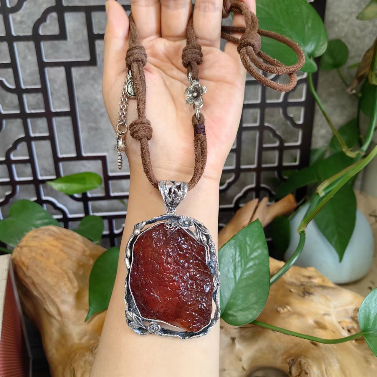 LYliuyng海漂原石琥珀蜜蜡原皮手工银镶品质琥珀蜜蜡银牛皮绳项坠