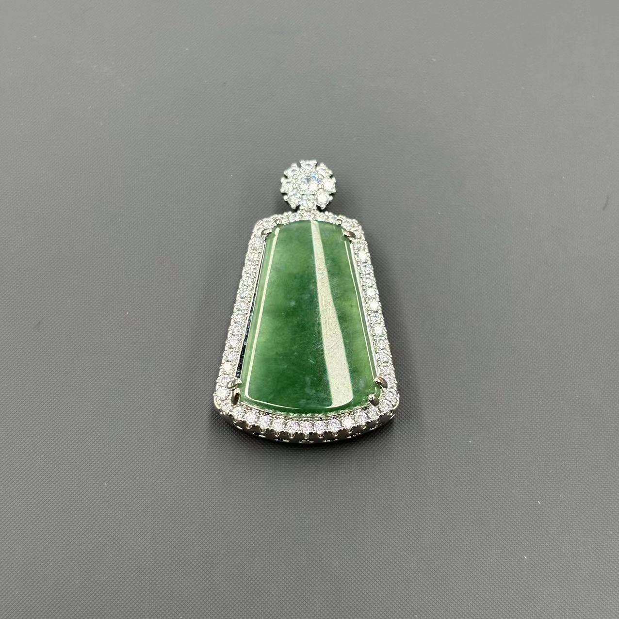 【符老板】f958-国风翡翠无事牌吊坠-赠礼盒-赠链