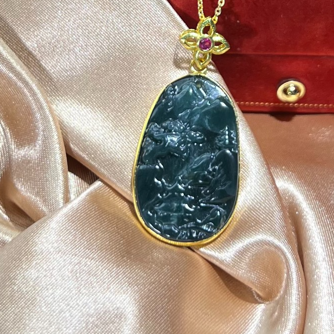 【符老板】f496-翡翠山水蛋面吊坠-赠礼盒-赠链-合金