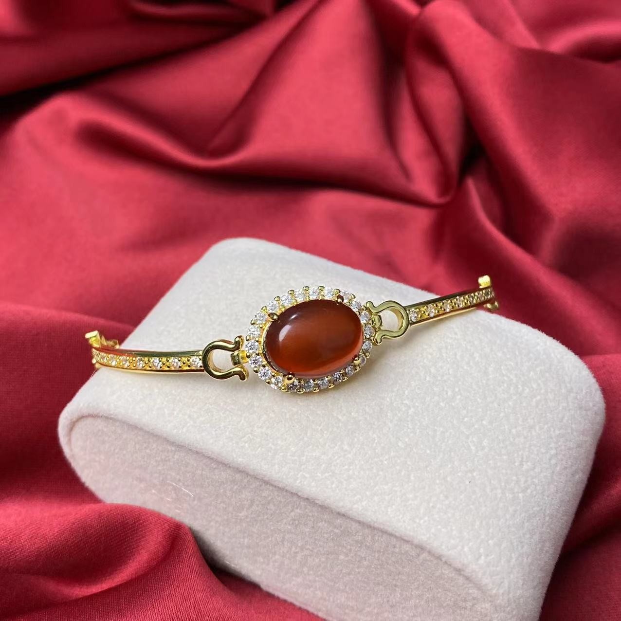 【符老板】M316-国风琥珀-血珀蛋面手镯-赠礼盒-合金