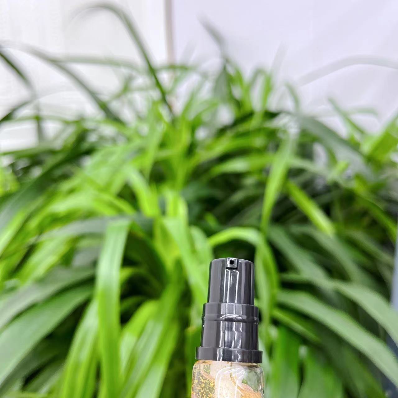 【颜值戳我！】金色箔精华妆qian乳 一天不浮粉！k老滋润 gege