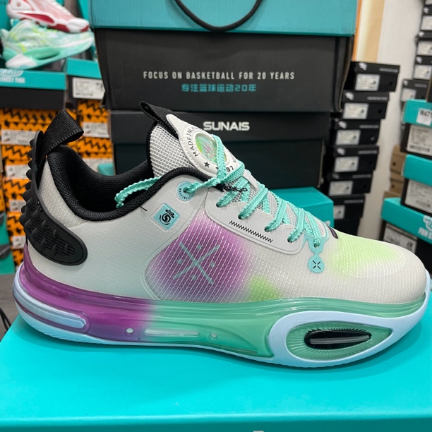 帅气款四季耐磨防滑篮球鞋