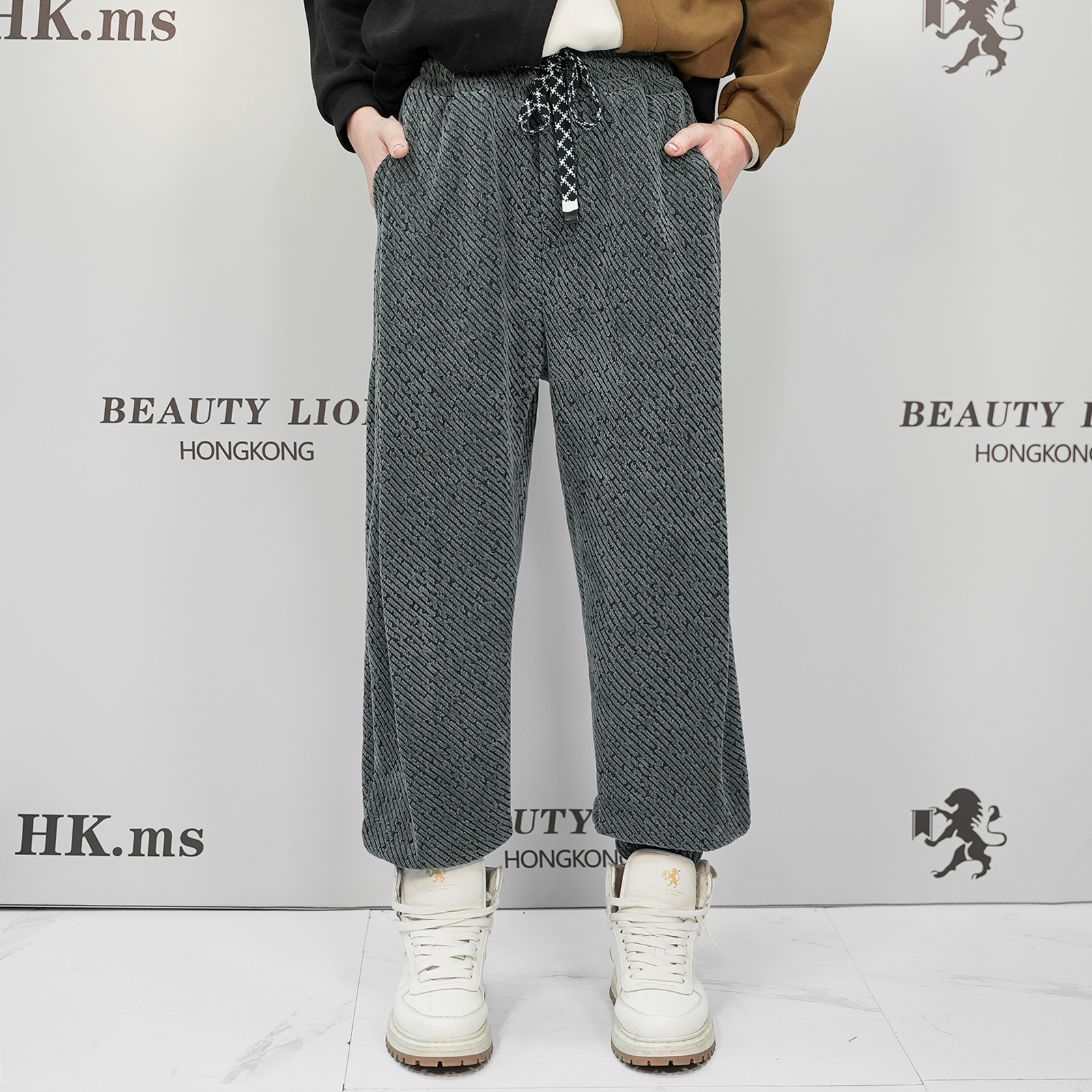 2025H·K美狮潮牌冬季港风简约时尚百搭斜纹加绒休闲裤