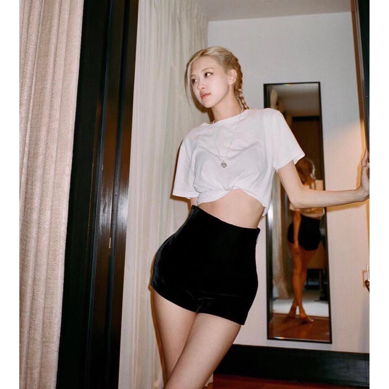 （珊珊家）丝绒短裤小众简约黑色时尚百搭气质高腰