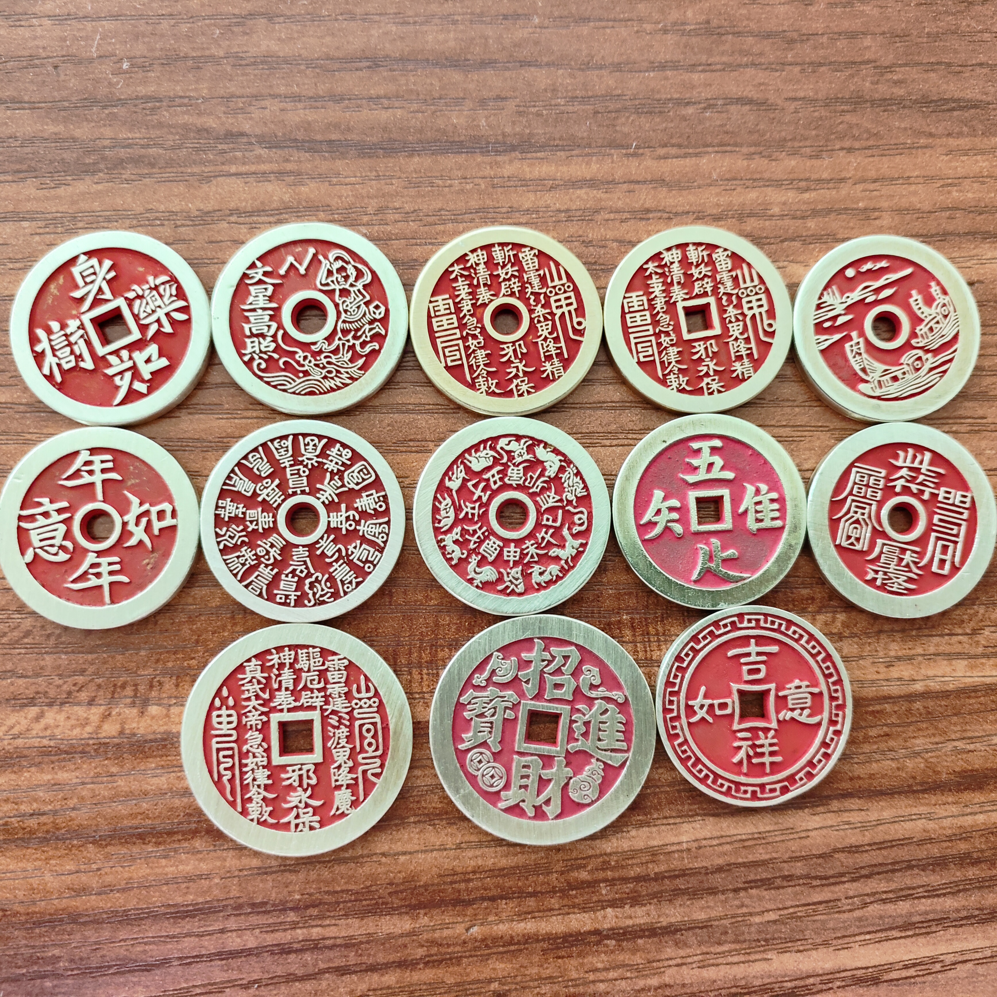 现代工艺文创钱币，朱砂款小花钱一套13枚，直径26~30mm,  厚2.4mm