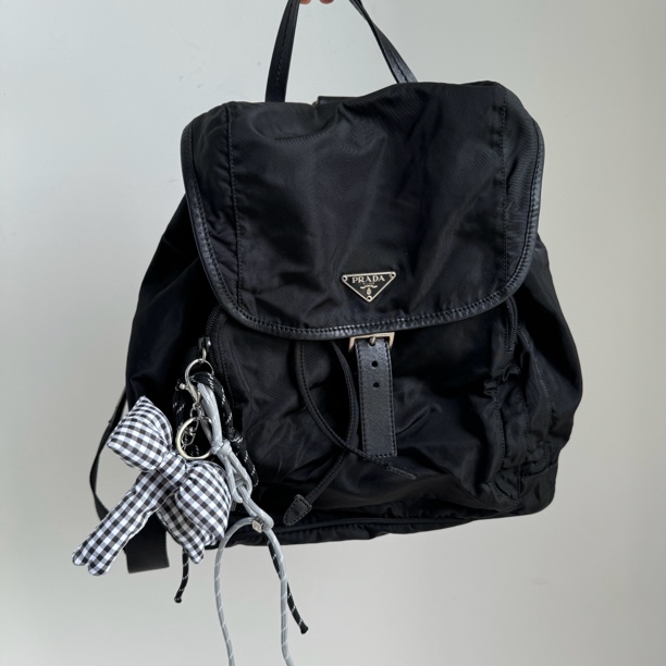 95新 Prada/普拉达 翻盖黑色降落伞双肩包
