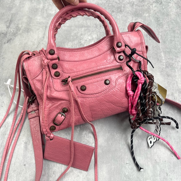 95新 Balenciaga/巴黎世家 粉色复古小钉mini机车斜挎包