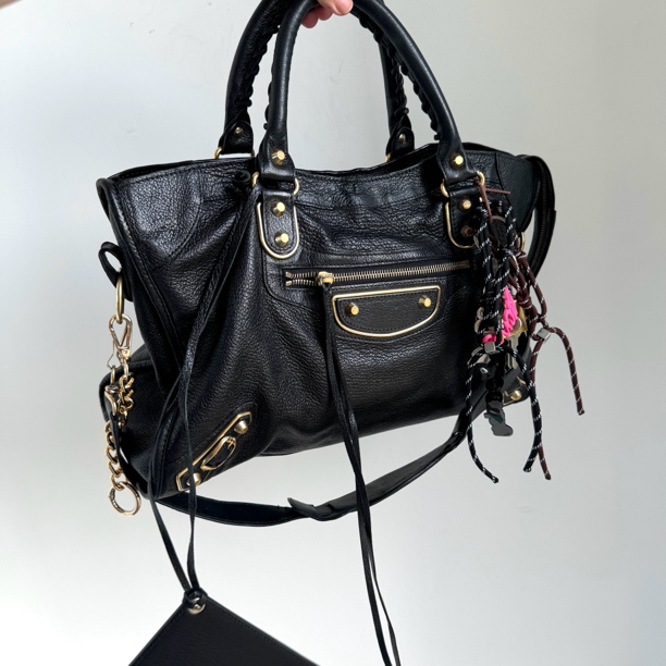 95新 Balenciaga/巴黎世家 中号山羊皮黑金机车斜挎包