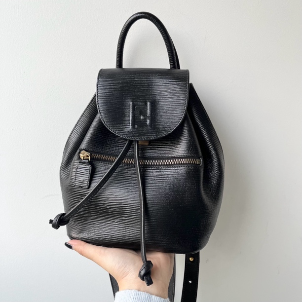 95新 FENDI/芬迪 黑色全皮水波纹小号双肩包