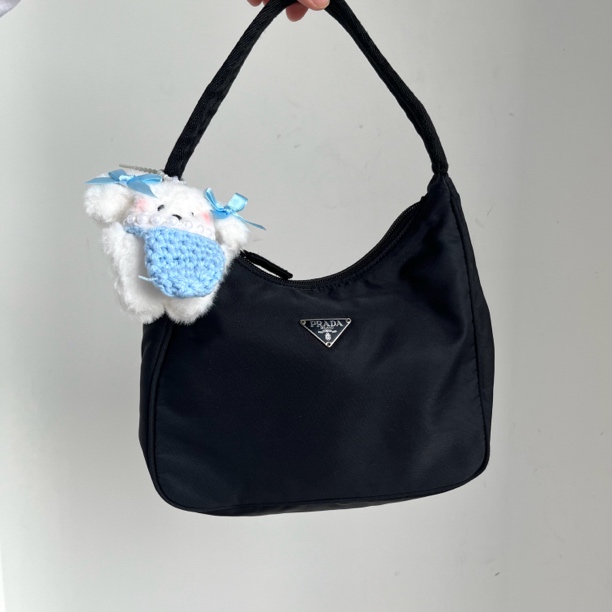 95新 Prada/普拉达 黑色hobo三角标腋下包