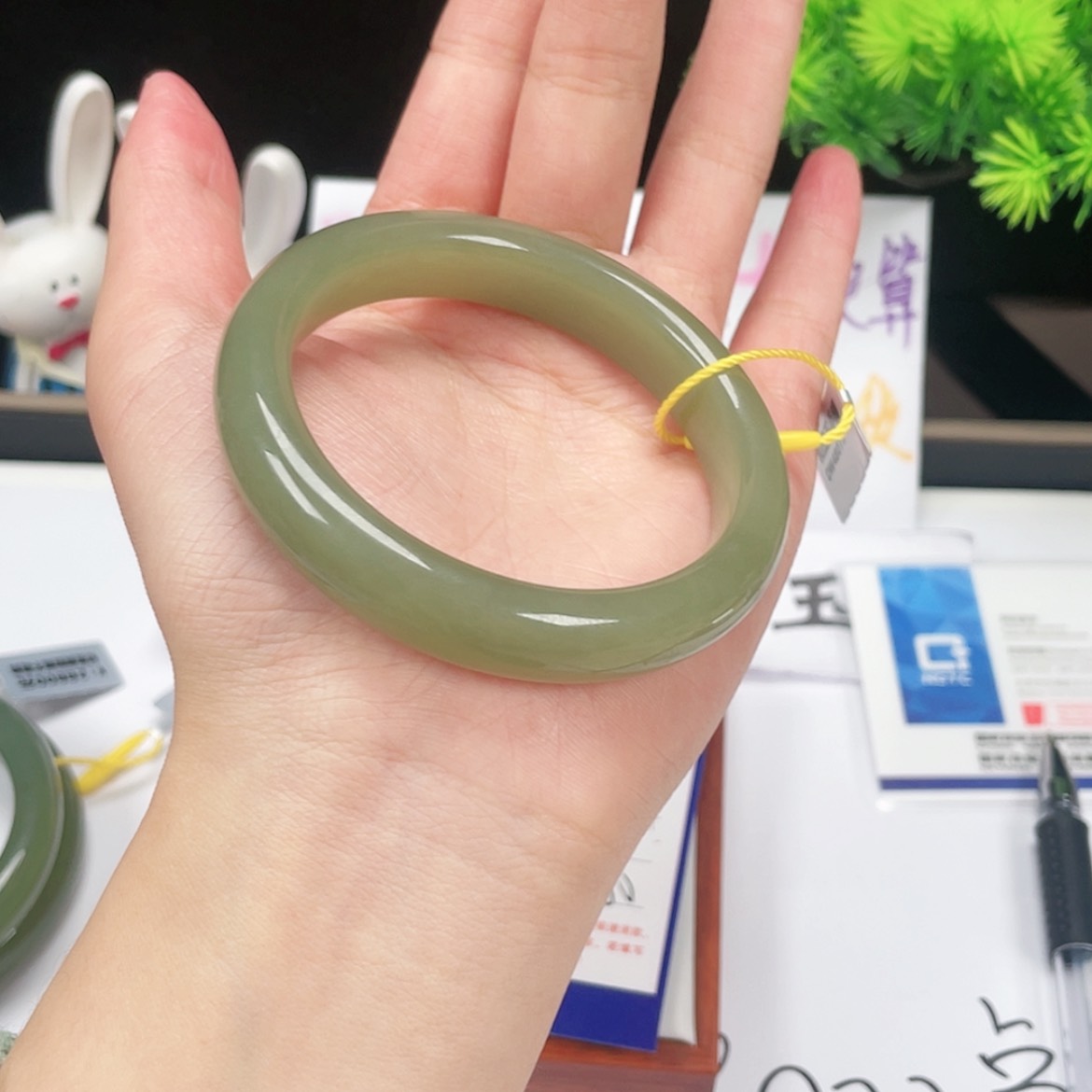 【闪购商品】和田玉手镯未镶嵌安****?