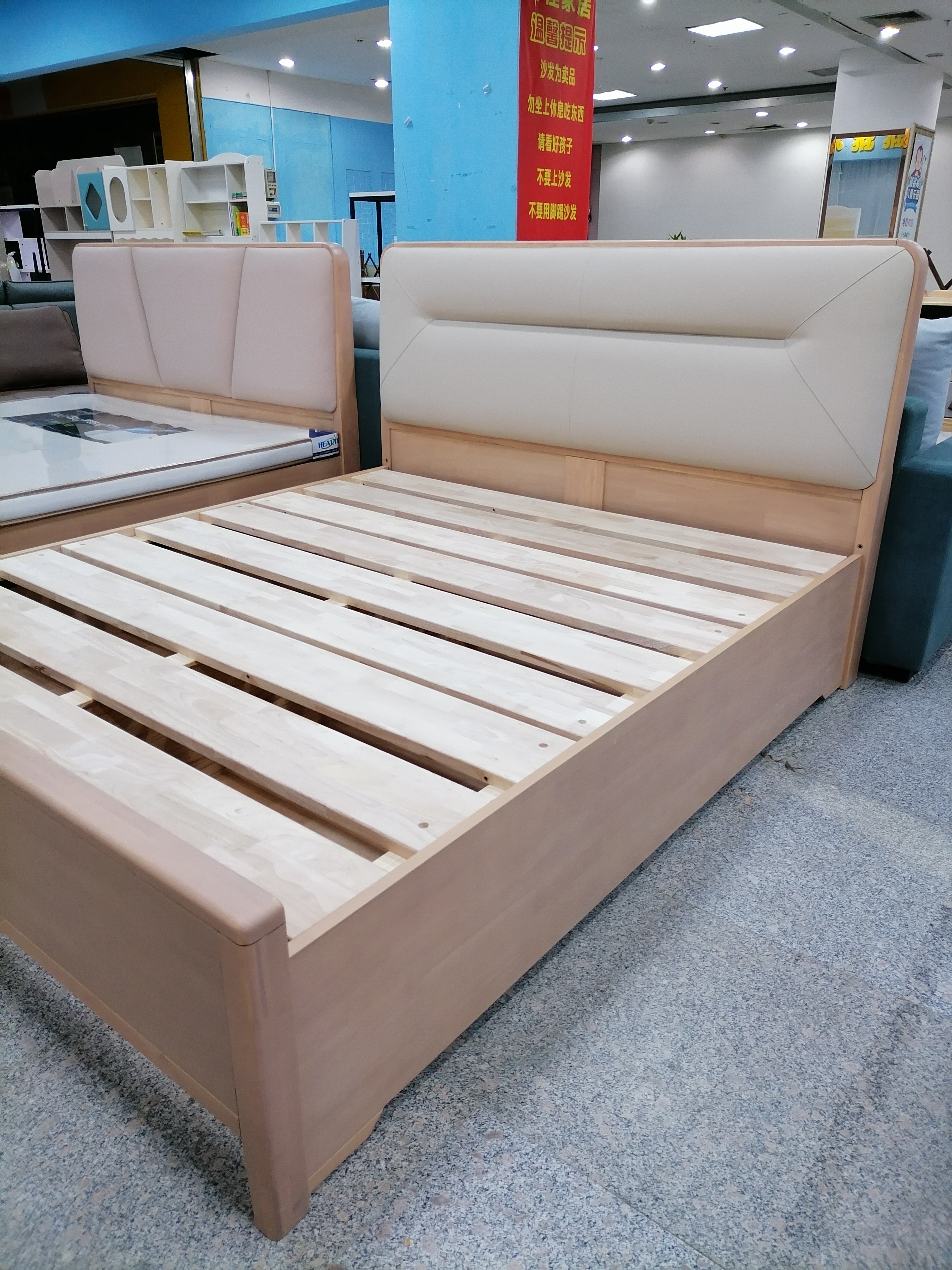 简约轻奢实木床暖杏色储物北欧