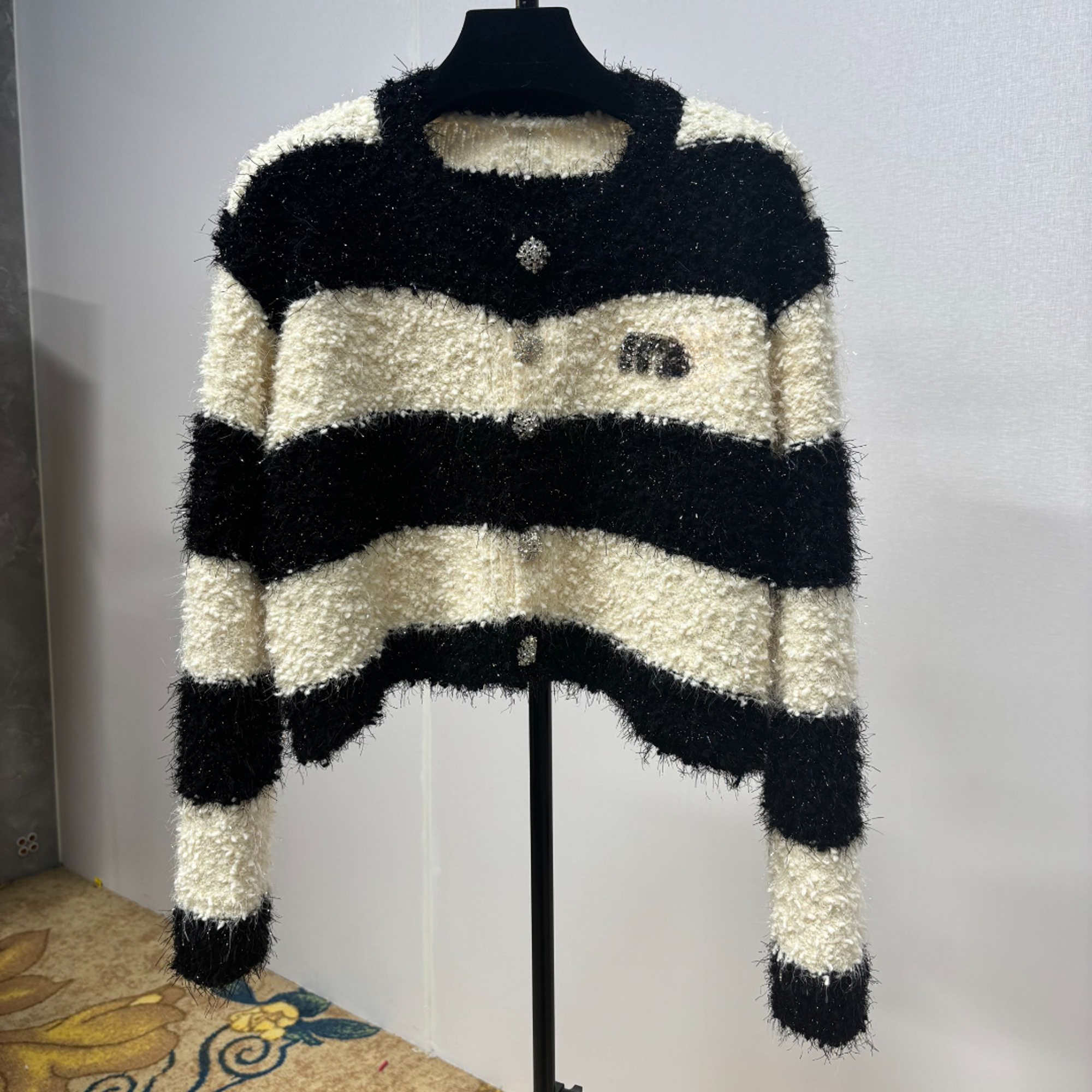 <猪猪出品>红人上新气质网红时尚百搭黑白色拼接圆领针织开衫342