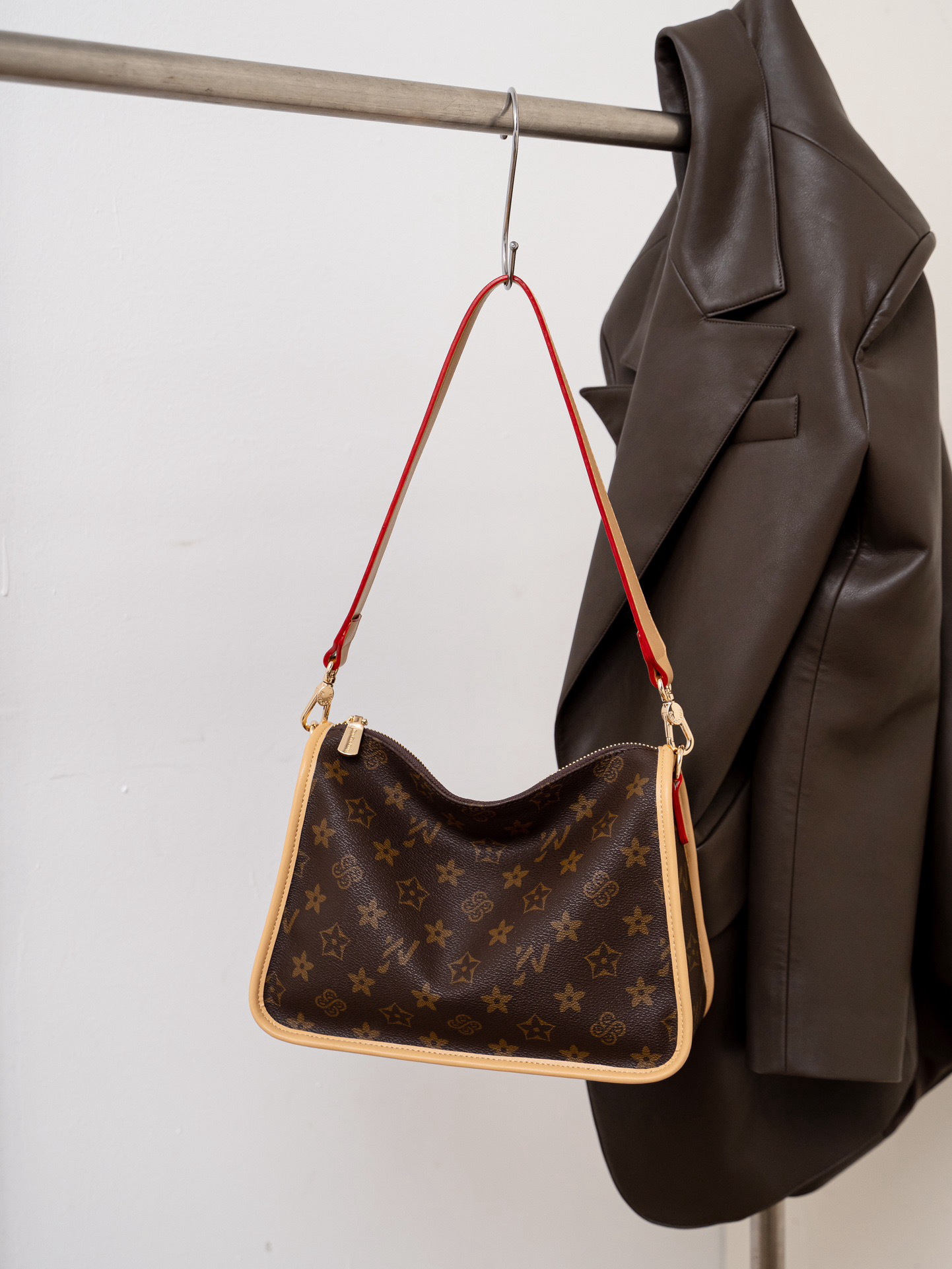 优草坊新款腋下女士经典百搭复古包