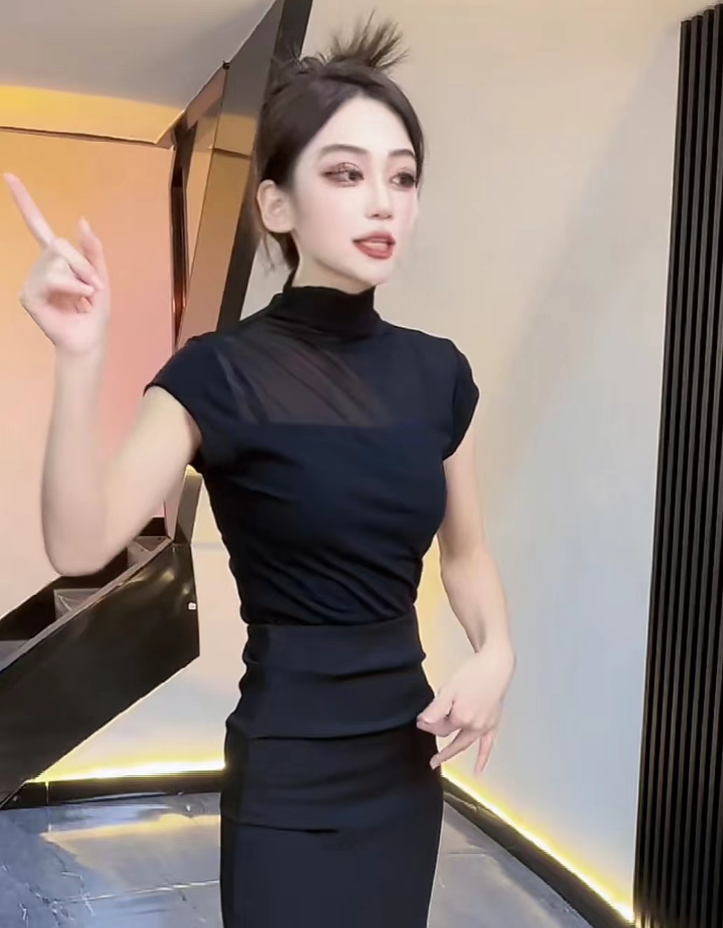 气质显瘦微透半高领无袖上衣网红洋气时尚百搭夏季修身纯色3