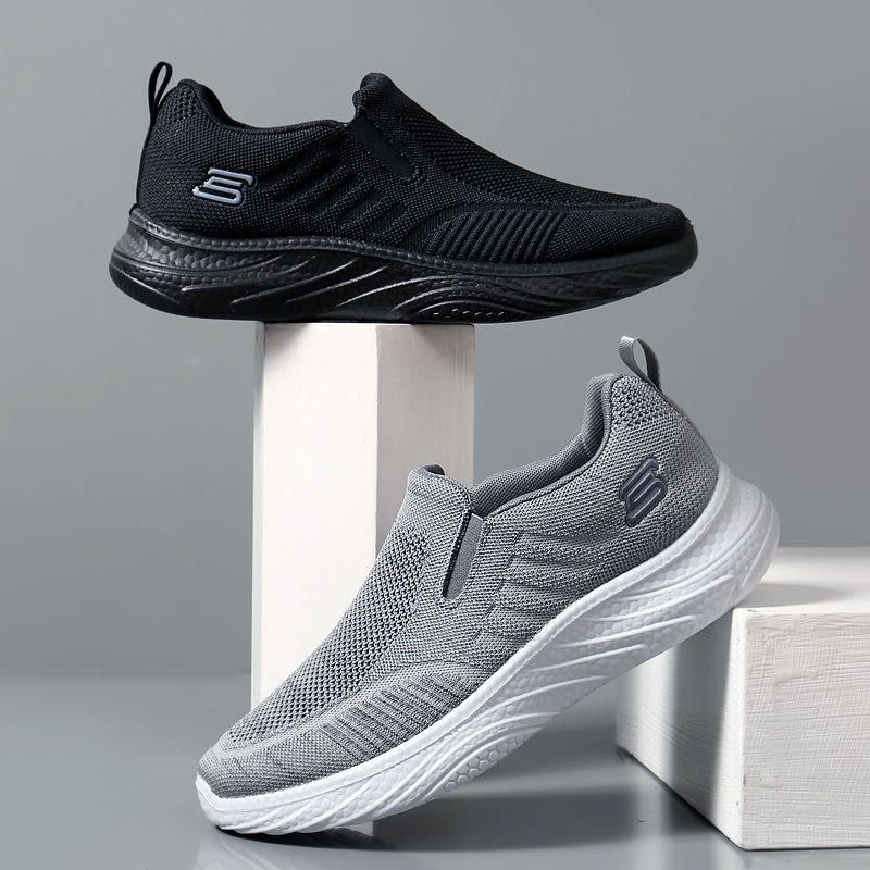 爸爸加宽北京布鞋中年软底防滑运动鞋春秋男士加肥透气健步老年鞋