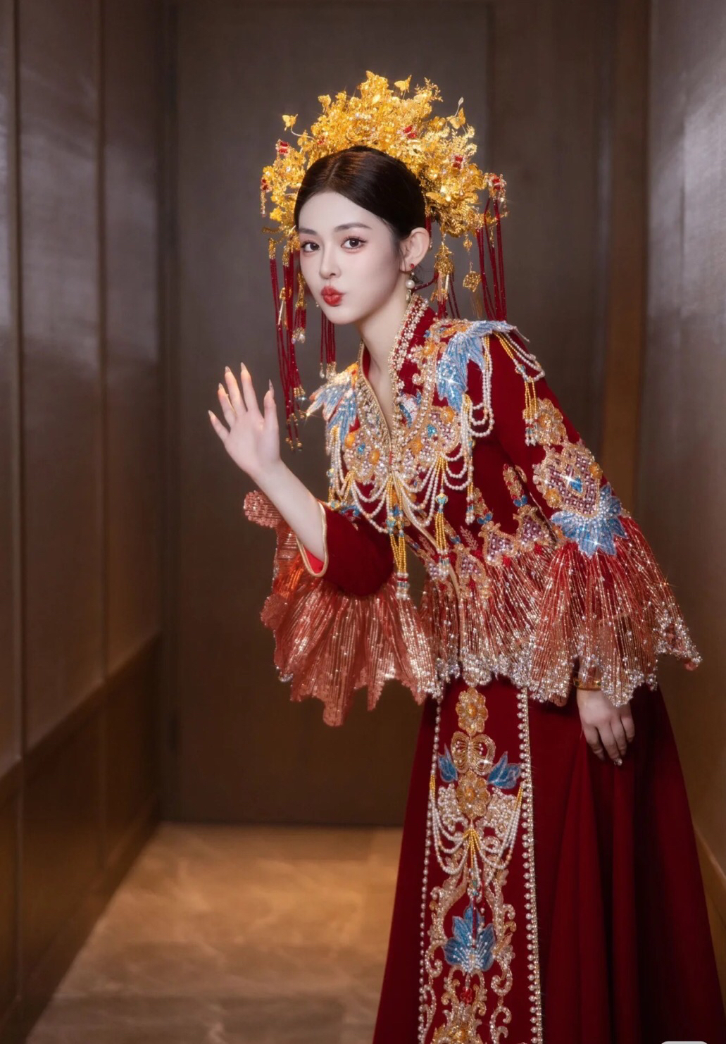 高端锦鲤V领丝绒秀禾服婚服2025新款结婚礼服 大码凤冠霞帔出阁服