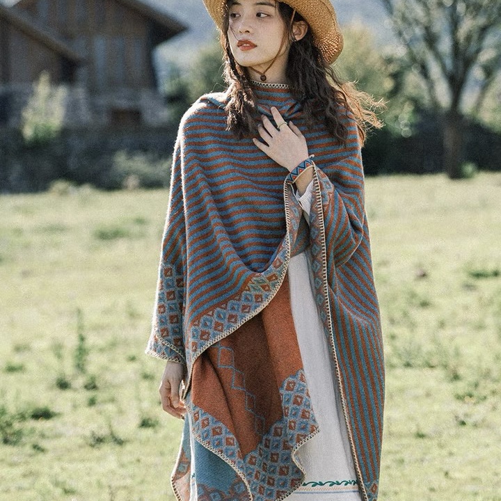 草原新疆旅行披肩大西北西藏云南大斗篷民族风保暖披风撞色外搭