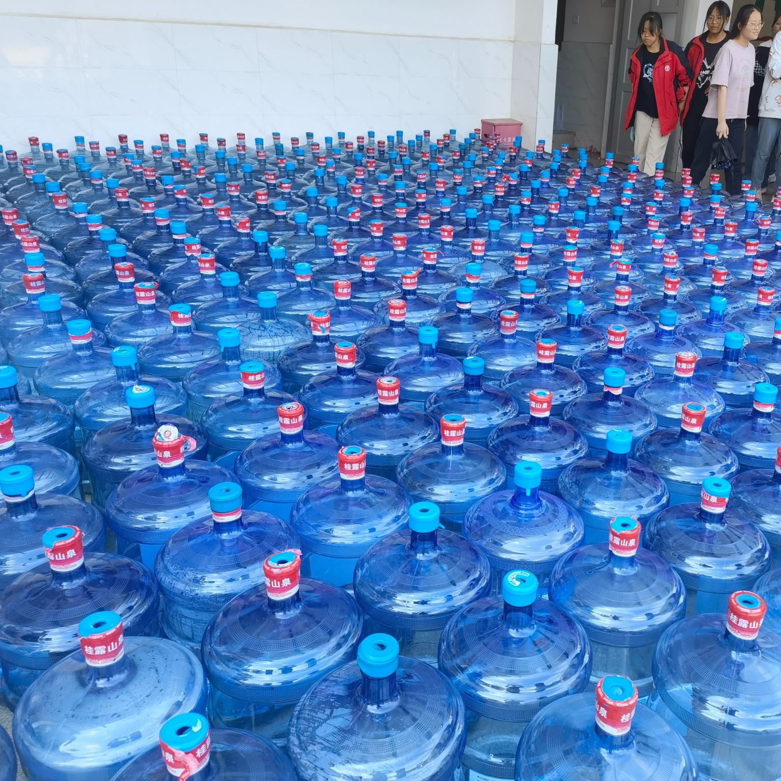 镇雄天然桂露山泉山泉水18.9升18.9L20桶起饮用水桶装水大桶水