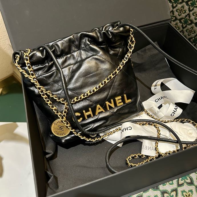 99新 Chanel/香奈儿 黑色金扣mini22bag斜挎包