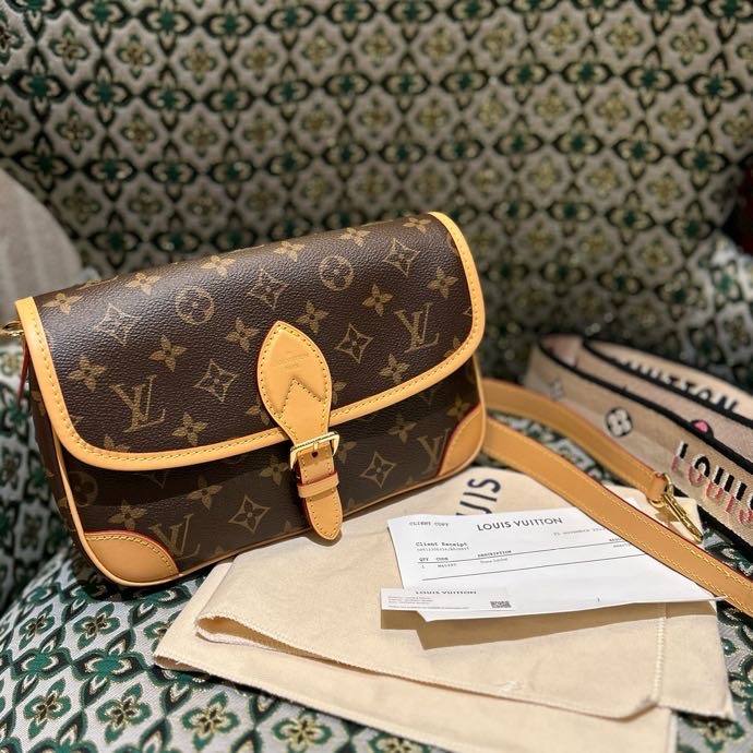 全新未使用 LouisVuitton/路易威登 老花小号法棍单肩斜挎包
