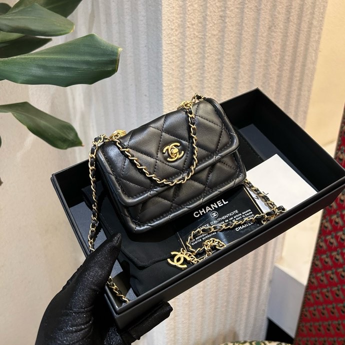 全新未使用 Chanel/香奈儿 黑色金扣豆腐mini小废包