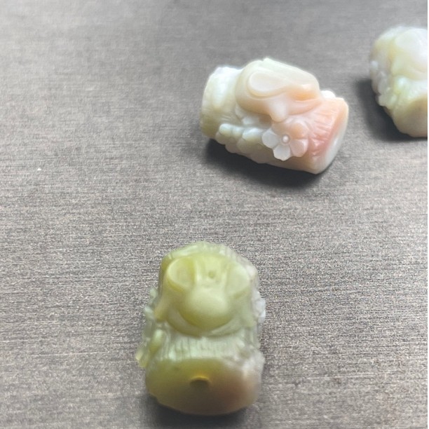 [小美哥批发]盐源玛瑙-雕刻件梅花兔桶珠 12-16左右多样性发货1个