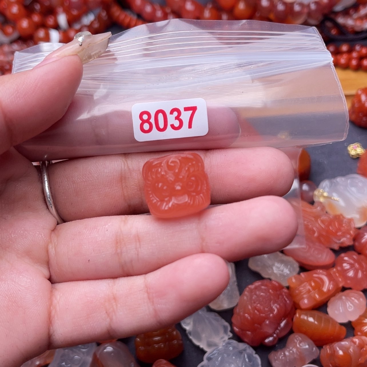 【闪购商品】南红玛瑙雕刻件8037未镶嵌喝****猪
