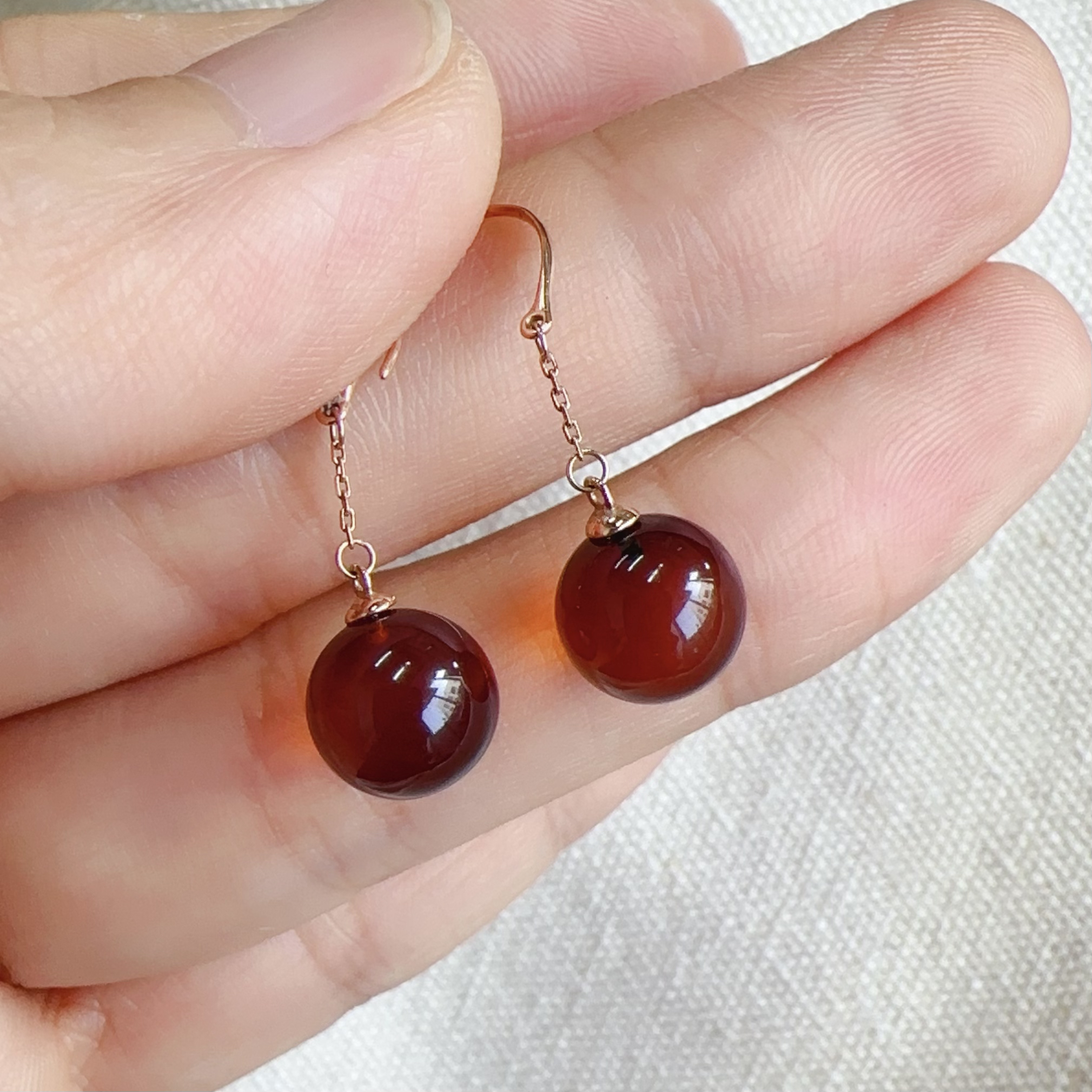 墨西哥红蓝珀圆珠耳坠百搭时尚气质红色珠珠镶嵌简约金镶耳勾