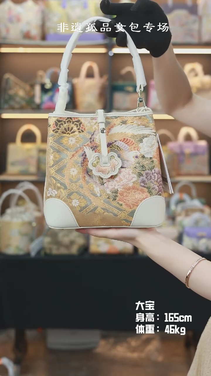 【闪购商品】织绣锦美人大宝白色流苏软包