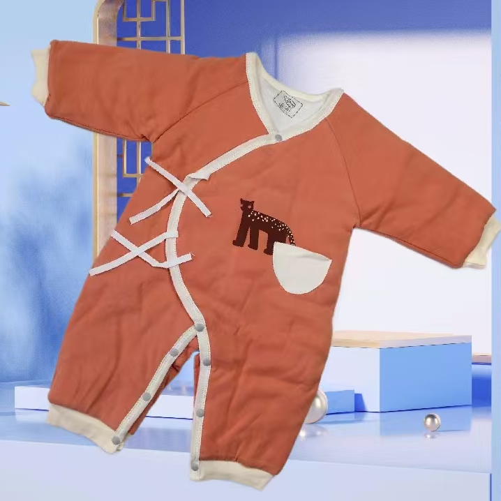 婴儿连体衣秋冬季夹棉120克保暖外出连体长袖带帽爬服