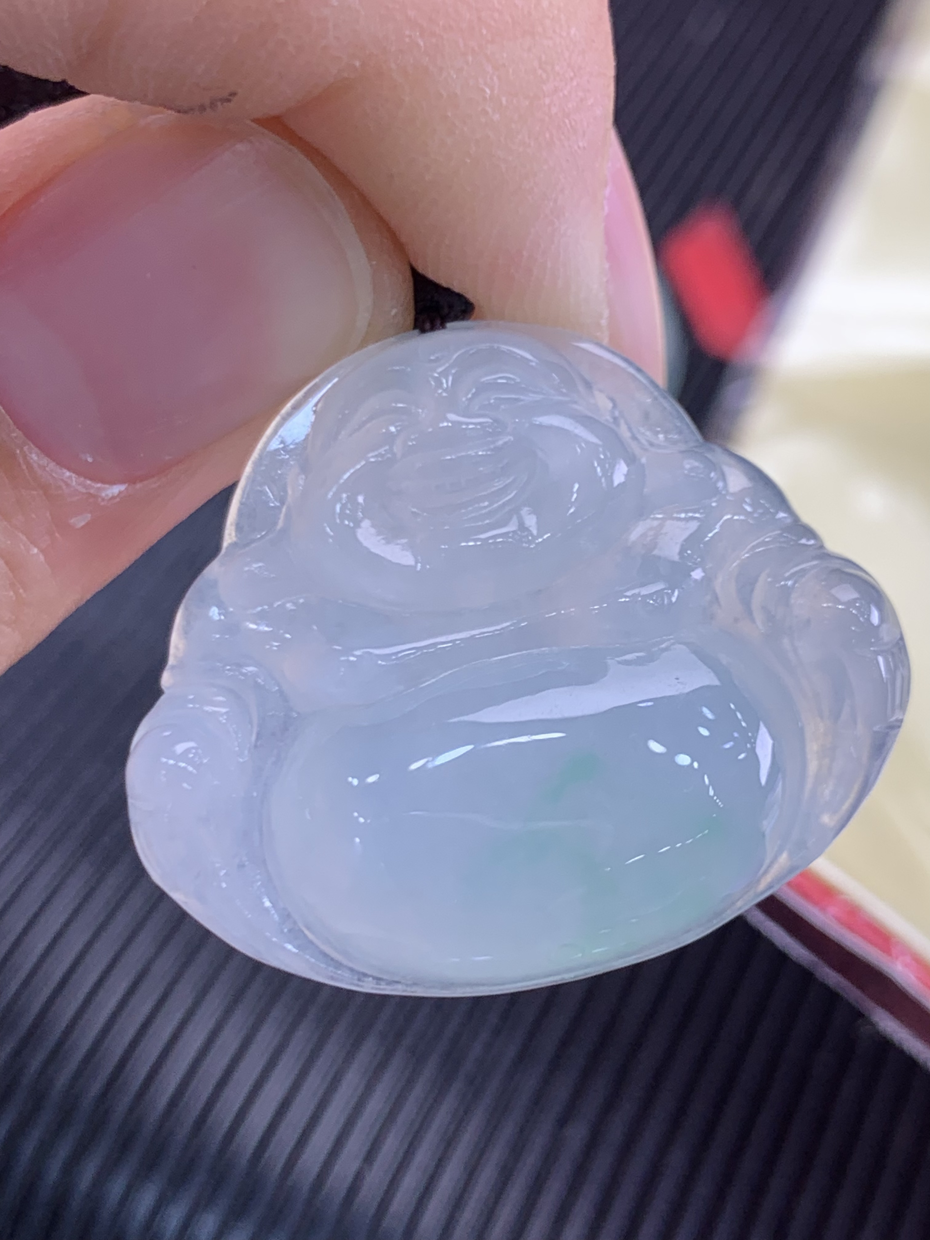 天然缅甸翡翠飘绿佛公