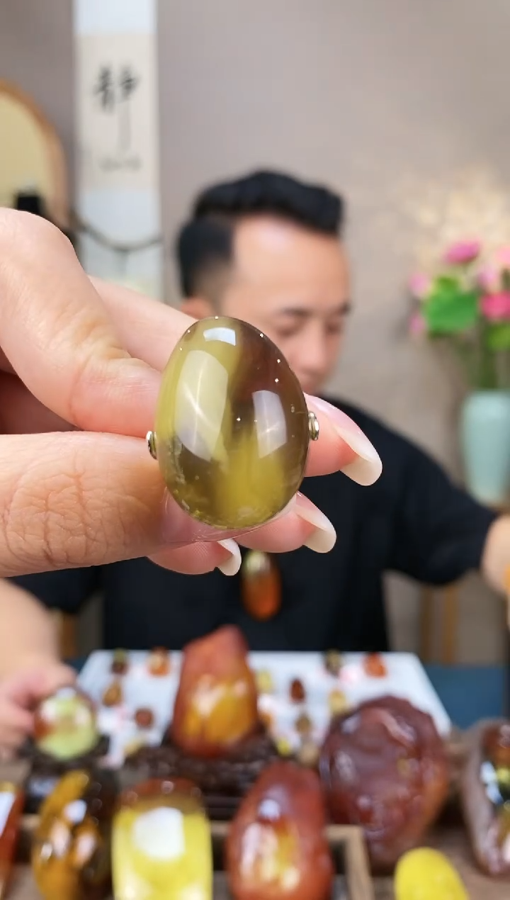 【闪购商品】琥珀裸石未镶嵌基地发货 一物一证 顺丰包邮