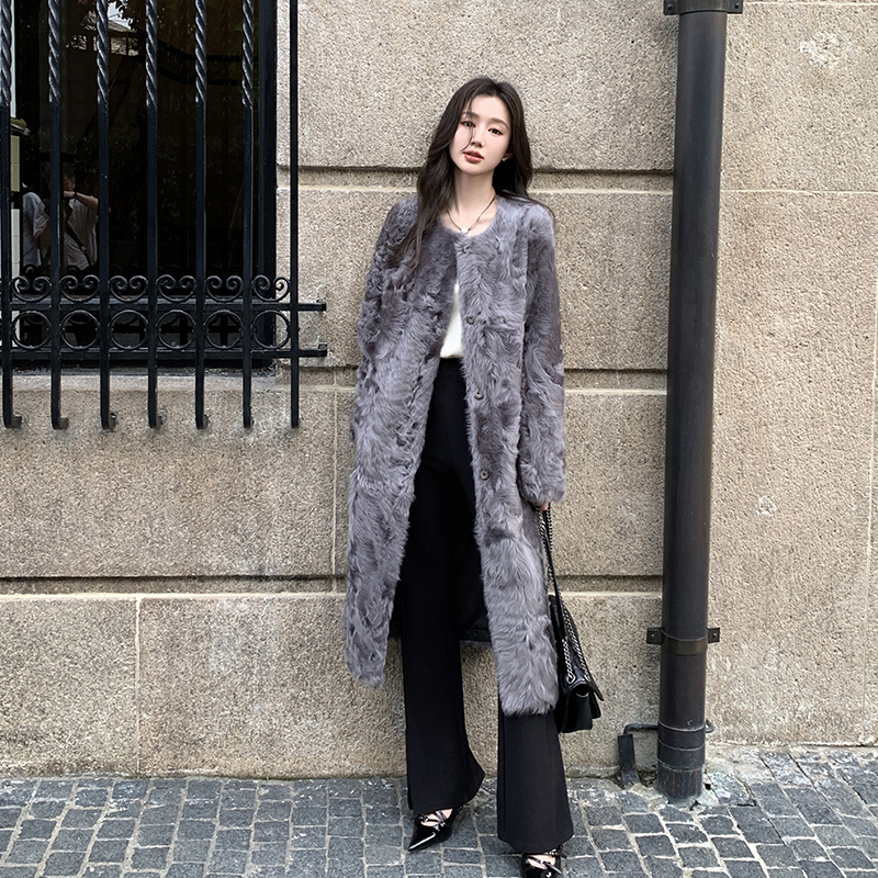 2025年新款小湖羊皮毛一体皮草外套女轻奢气质长款大衣