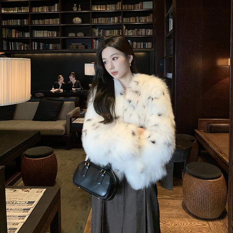 2025冬季新款芬兰进口狐狸毛皮草外套女白狐黑白豹纹短款时髦轻奢