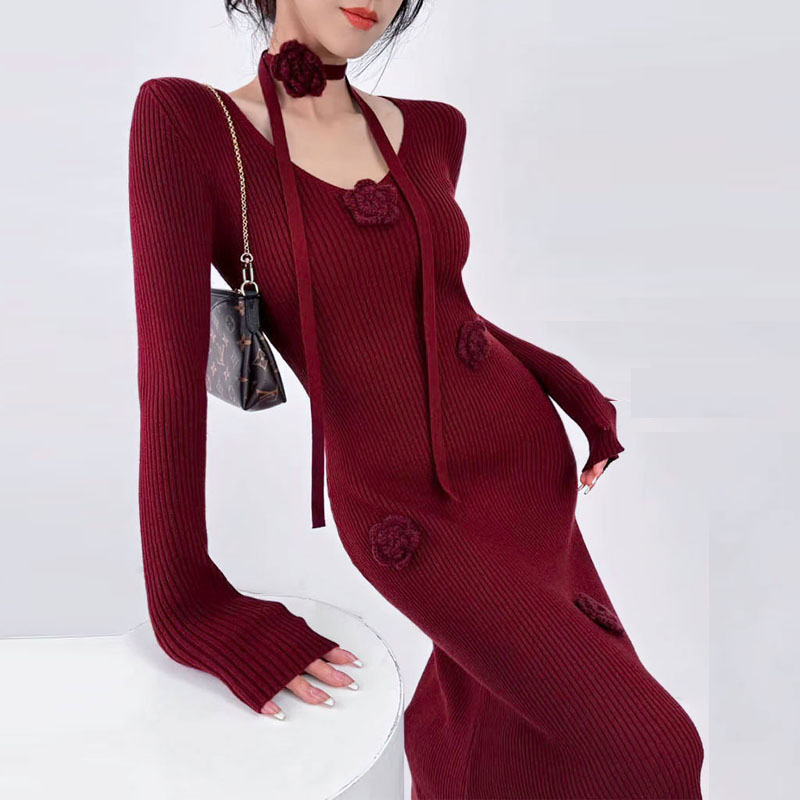 新款温柔气质V领长袖毛衣裙高级感立体花朵A字裙秋冬针织连衣裙