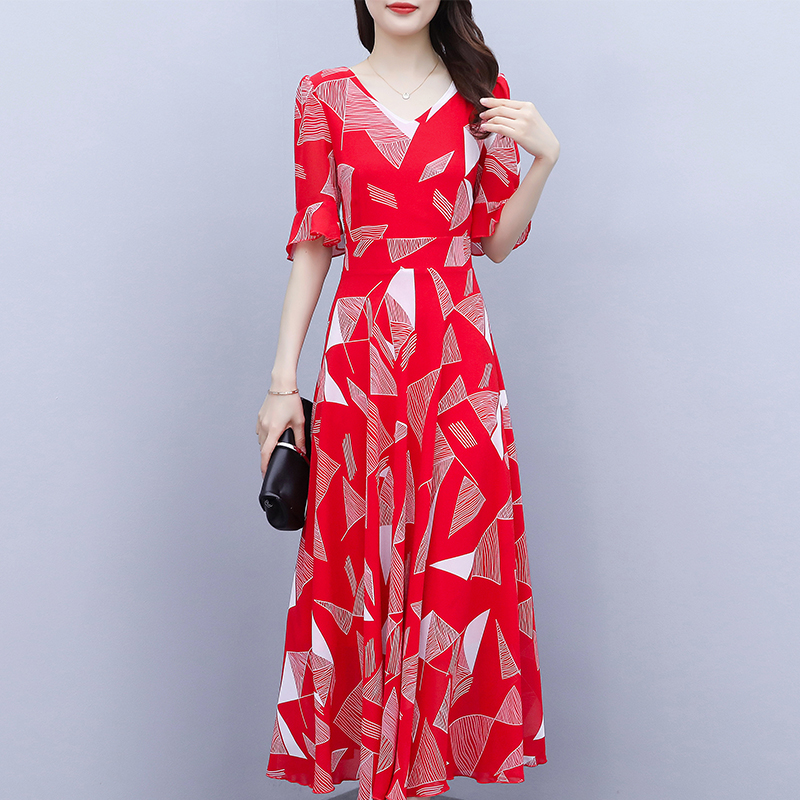 红色连衣裙夏季新款女2024年品牌大摆裙子修身显瘦气质雪纺沙滩裙