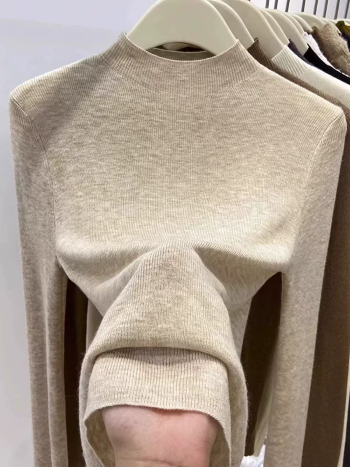 【现5559号 黑色圆领毛衣】--姐妹服饰2店