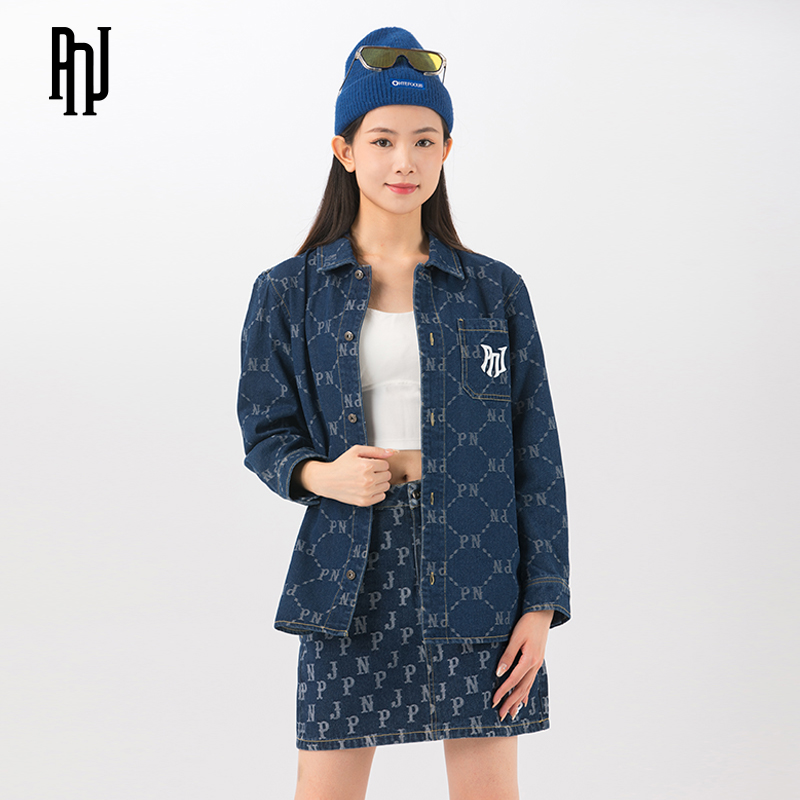 PNJ情侣牛仔衬衫春季翻领长袖潮流时尚复古休闲百搭满印长袖外套