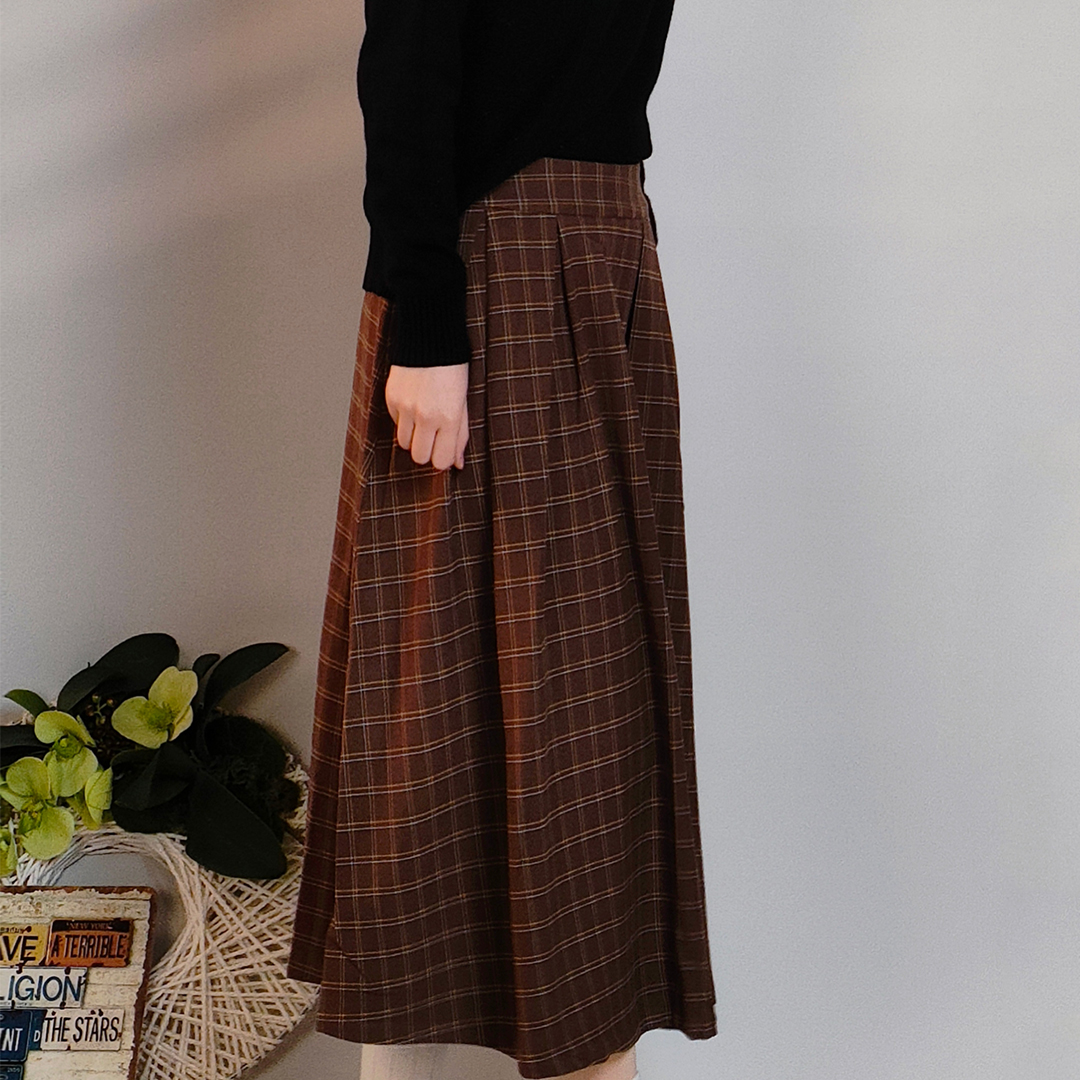 布伊轨道咖啡色格纹半松紧半裙Q2168B