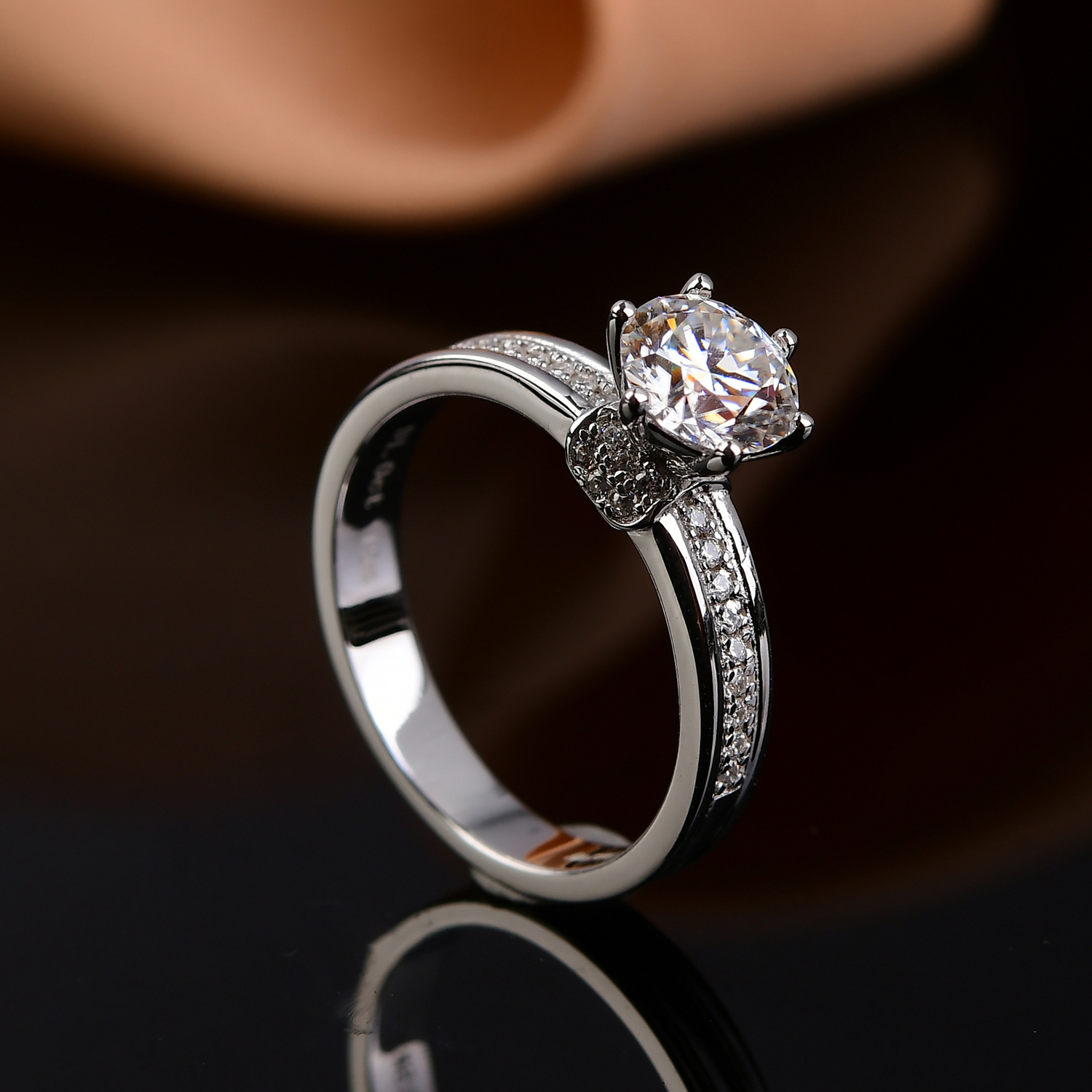  【带专柜礼盒】奢华卡家许愿池1.0ct女戒