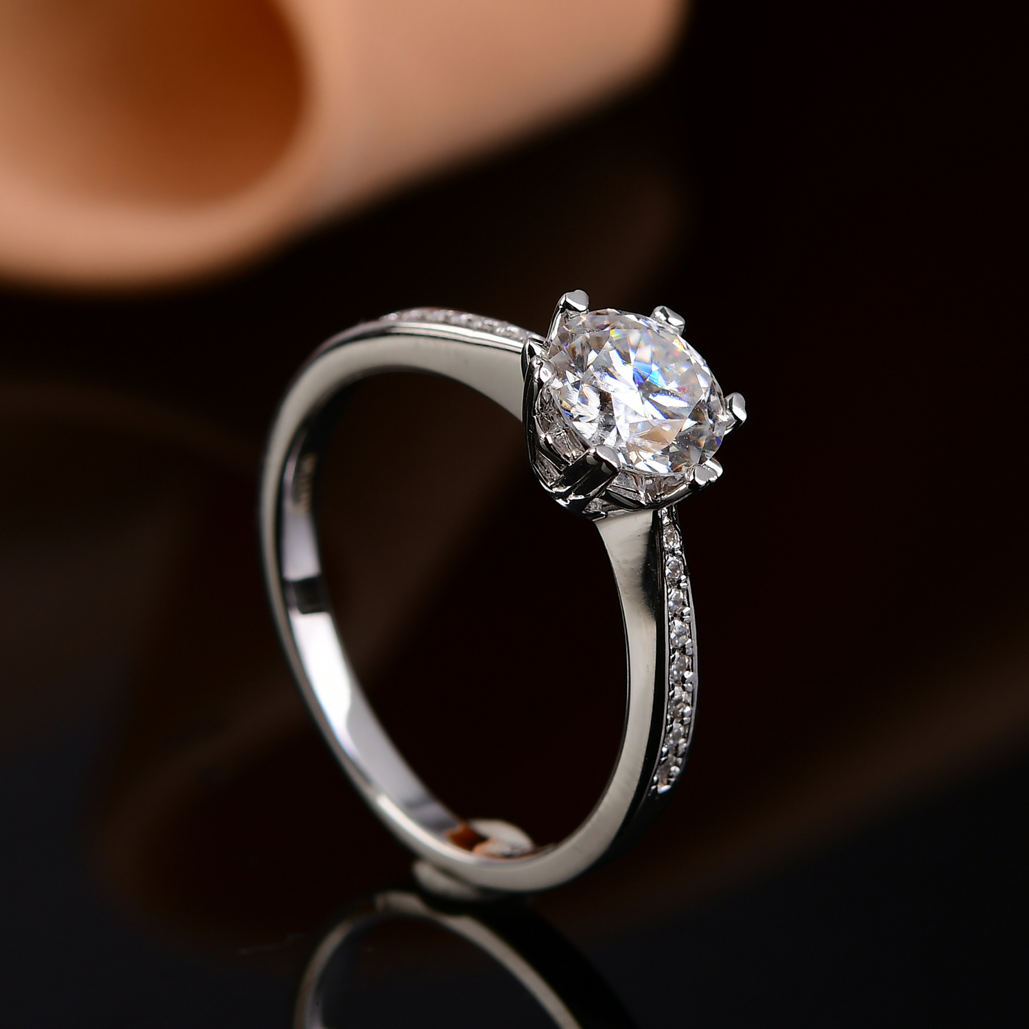    【带专柜礼盒】经典周家小蛮腰0.3ct女戒