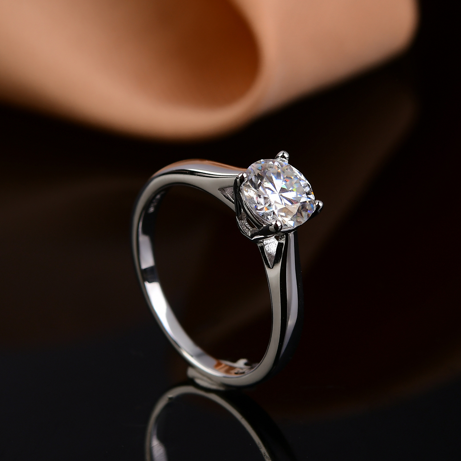   【带专柜礼盒】经典周家四爪0.5ct女戒