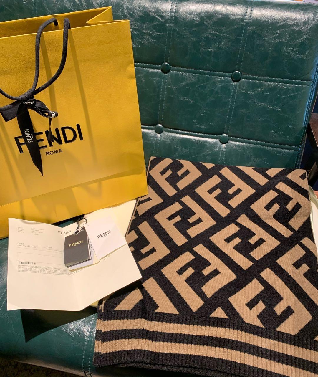 95新 FENDI/芬迪 复燃精选/5898/芬迪 印花围巾 23年12月25日的票