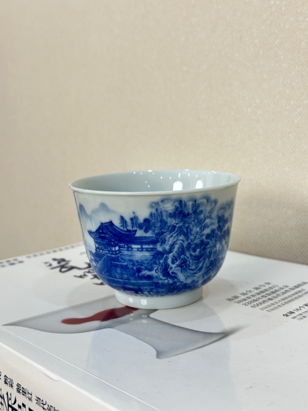 手绘青花山水水杯