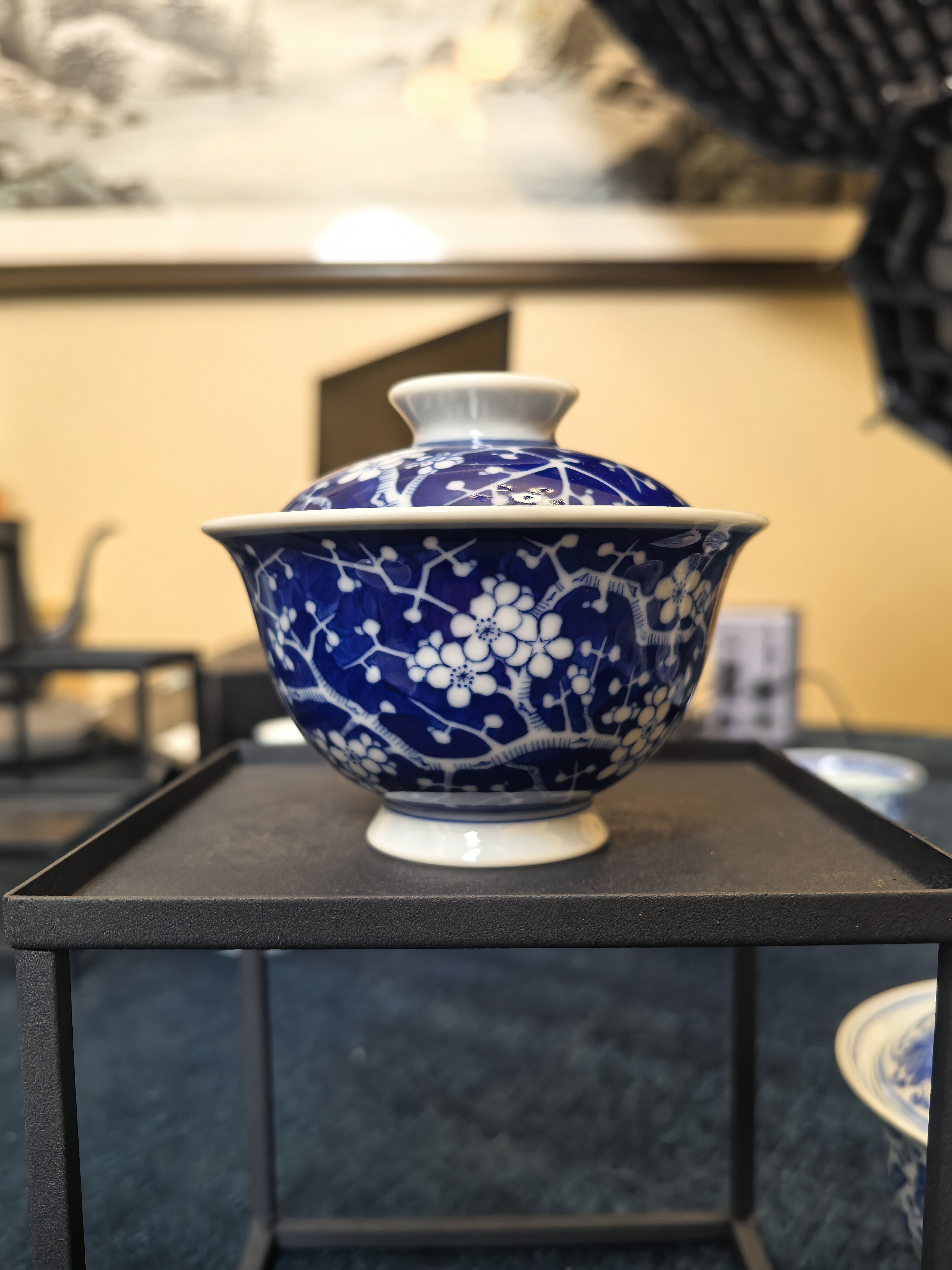 手绘冰梅青花盖碗